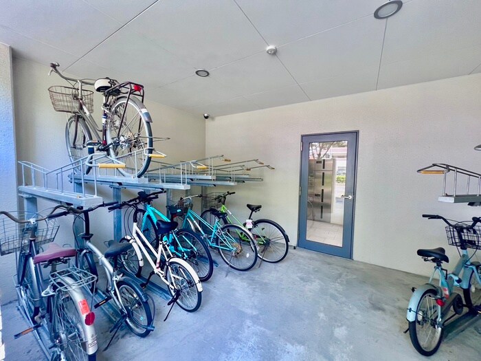 物件外観写真4　(駐輪場)