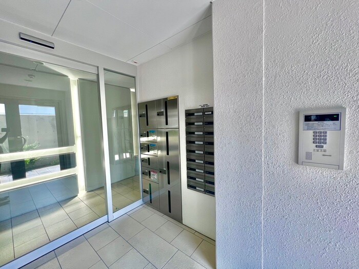 物件外観写真5　(エントランス部分)