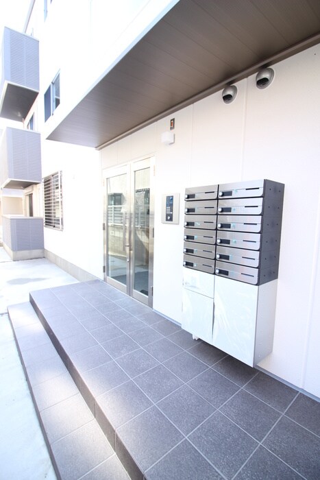 物件外観写真3　(エントランス部分)