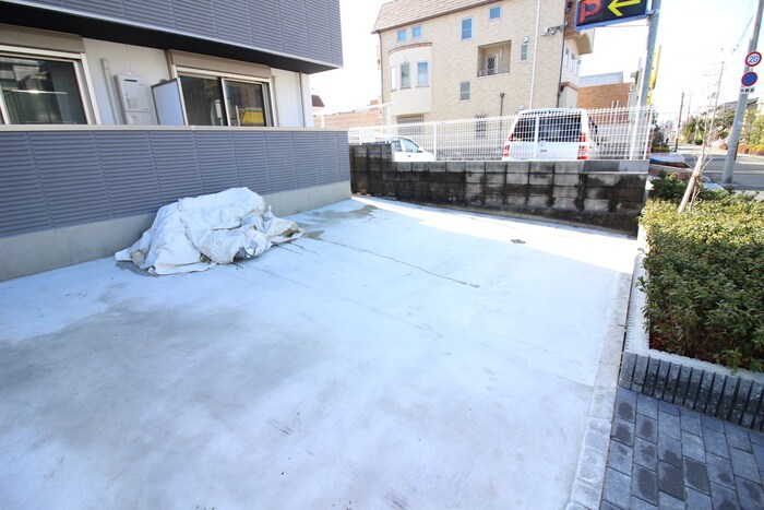 物件外観写真6　(駐車場)
