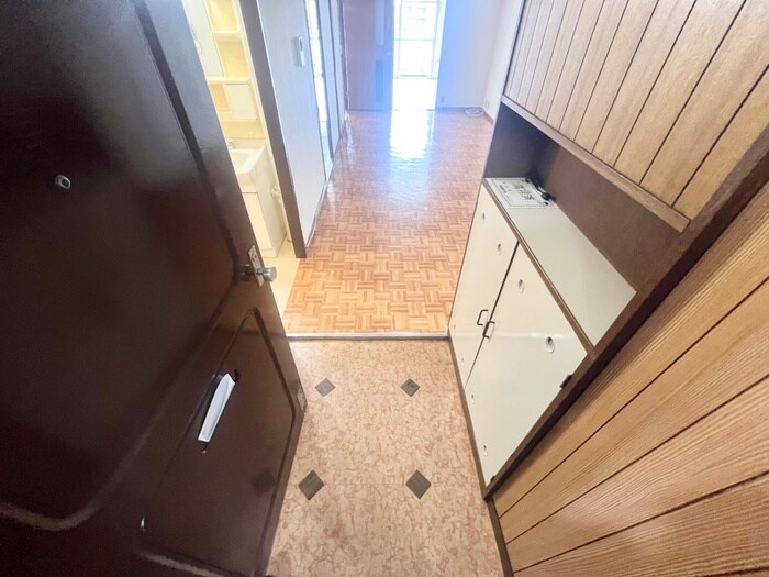 物件内観写真7　(玄関)
