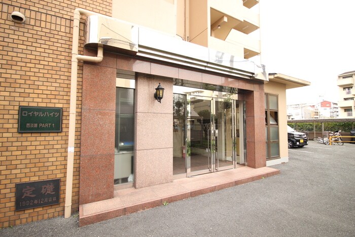 物件外観写真2　(エントランス部分)