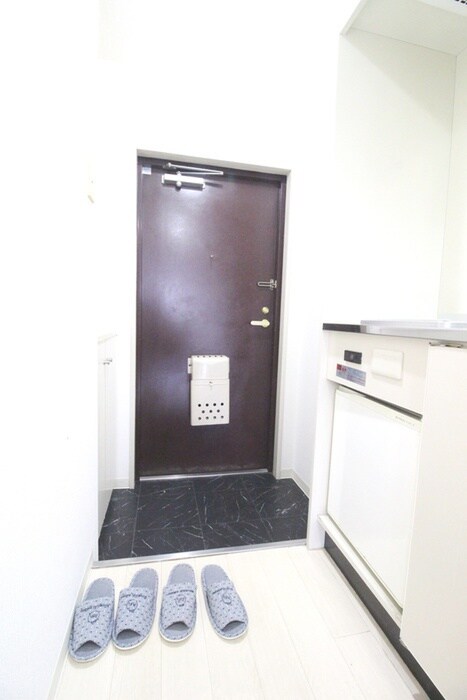 物件内観写真7　(玄関)
