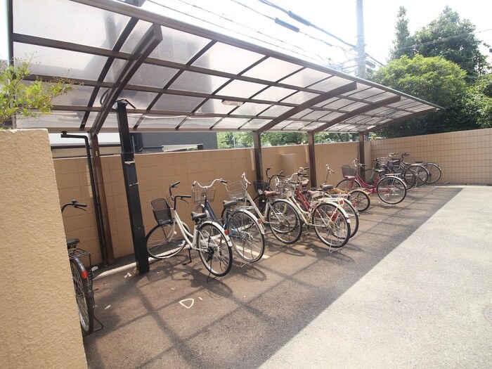 物件外観写真5　(駐輪場)