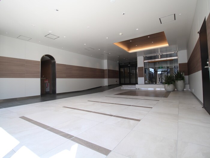 物件外観写真4　(エントランス部分)