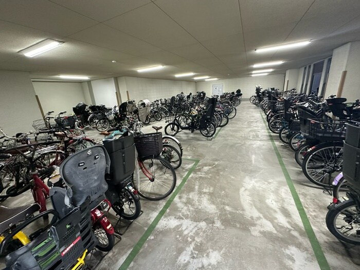 物件外観写真6　(駐輪場)