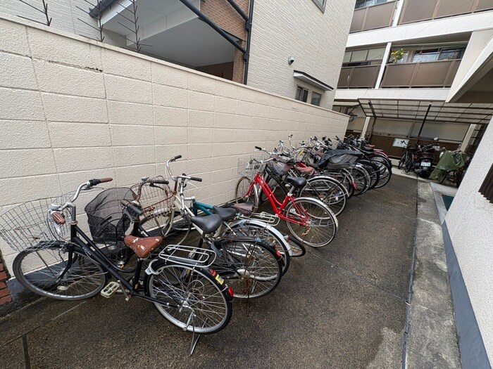 物件外観写真2　(駐輪場)