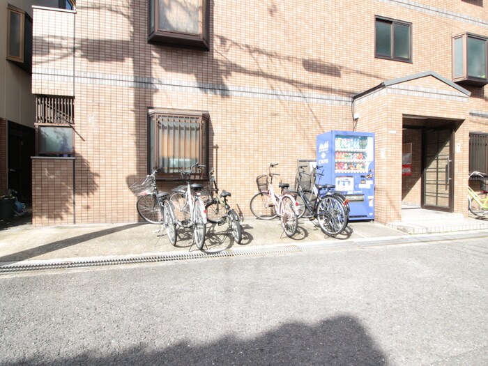 物件外観写真2　(駐輪場)