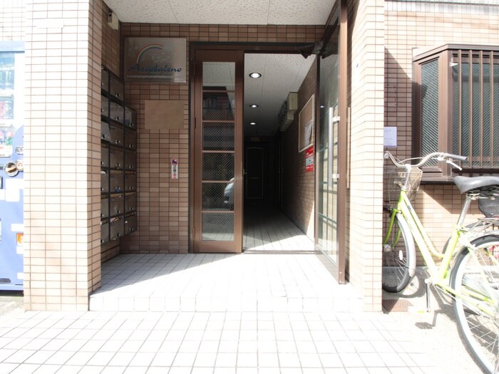 物件外観写真4　(エントランス部分)