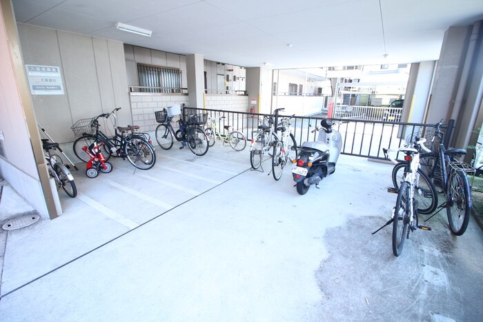 物件外観写真4　(駐輪場)