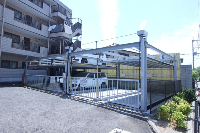 物件外観写真6　(駐車場)