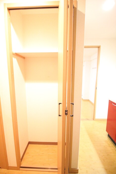 物件内観写真18　(収納)