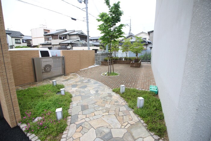 物件外観写真3　(エントランス部分)