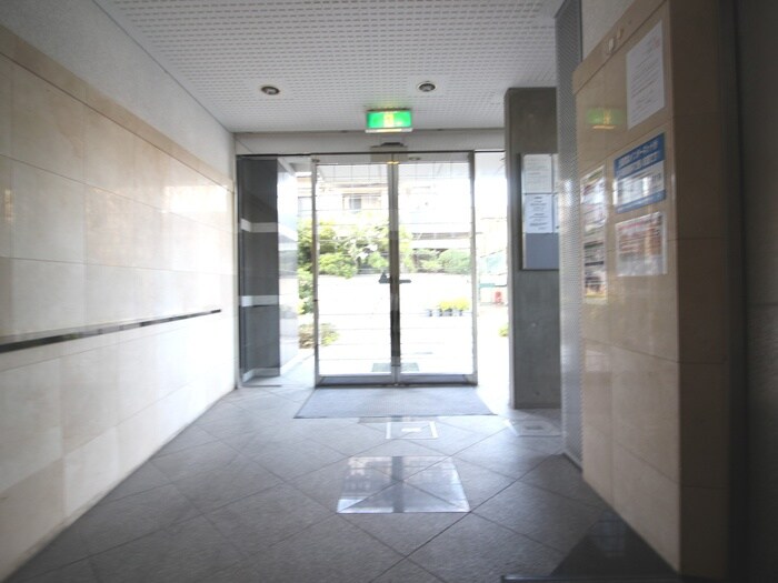 物件外観写真2　(エントランス部分)