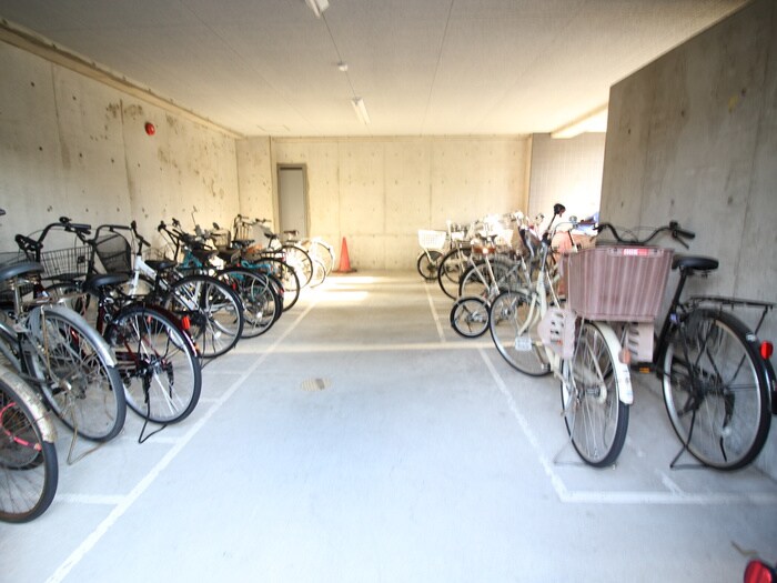 物件外観写真5　(駐輪場)