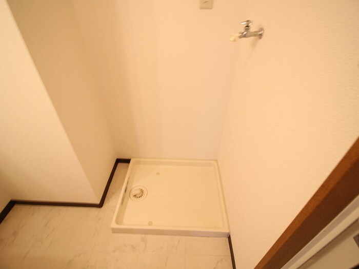 物件内観写真16　(洗濯機置場)