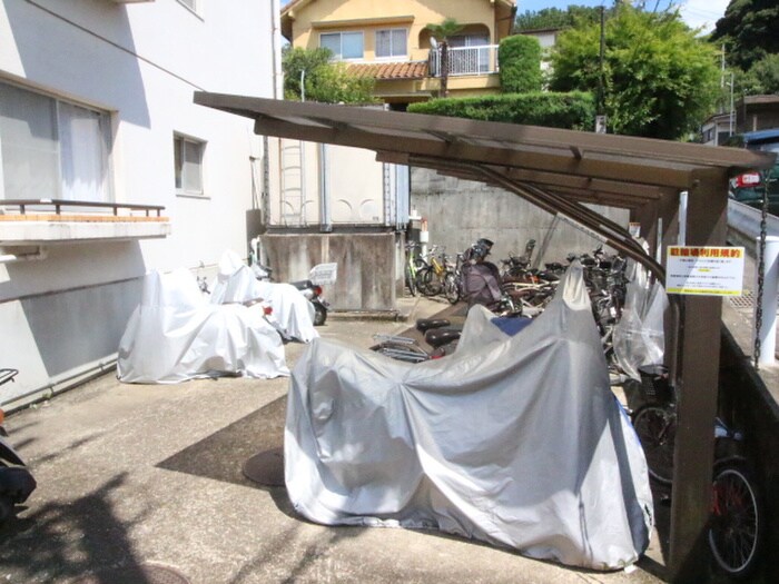 物件外観写真4　(駐輪場)