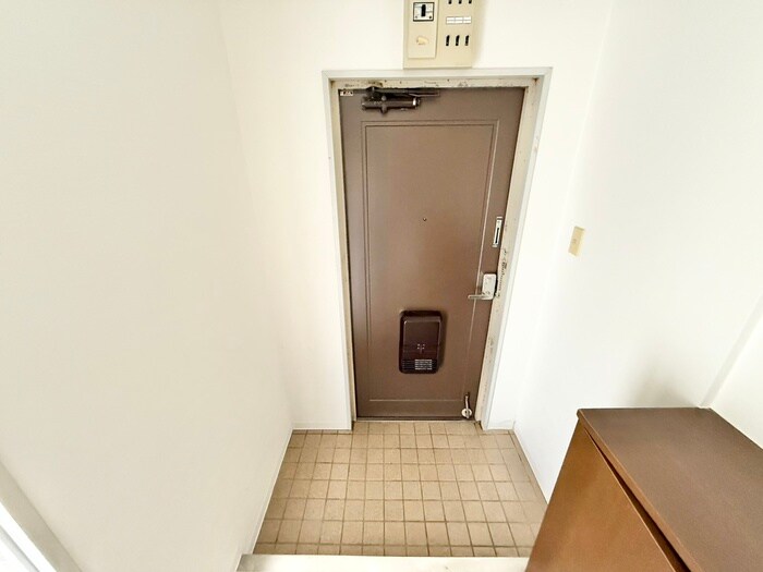 物件内観写真16　(玄関)