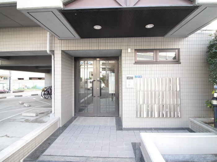 物件外観写真3　(エントランス部分)