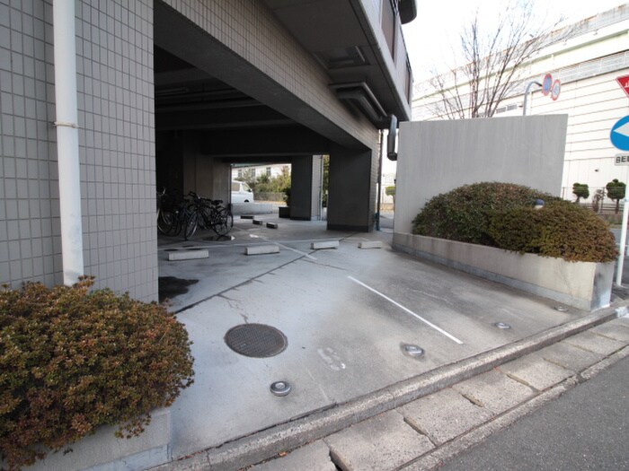 物件外観写真4　(駐車場)