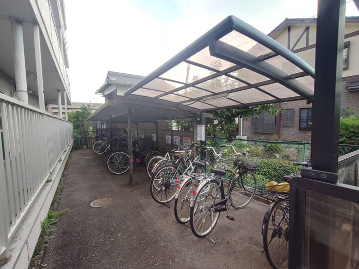 物件外観写真4　(駐輪場)