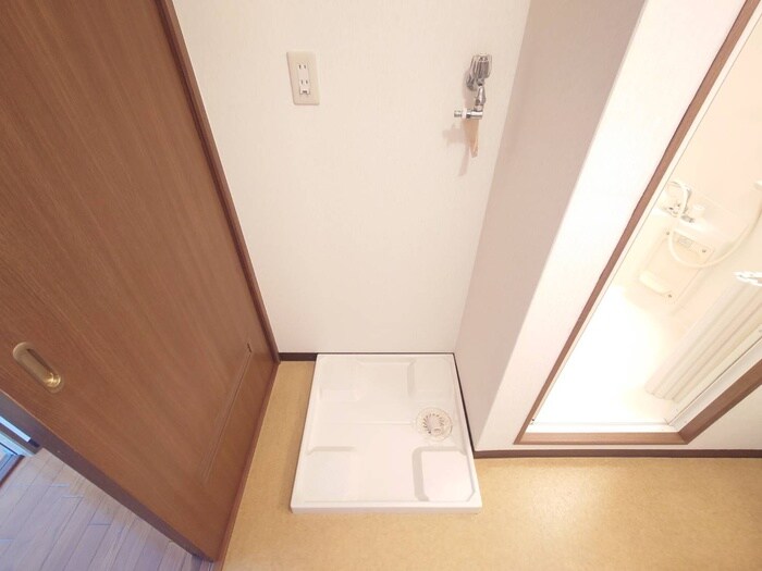 物件内観写真15　(洗濯機置場)