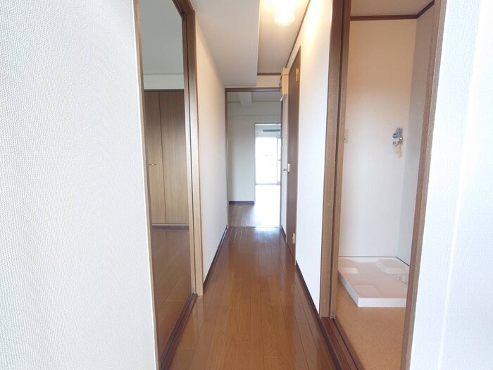 物件内観写真18　(廊下)