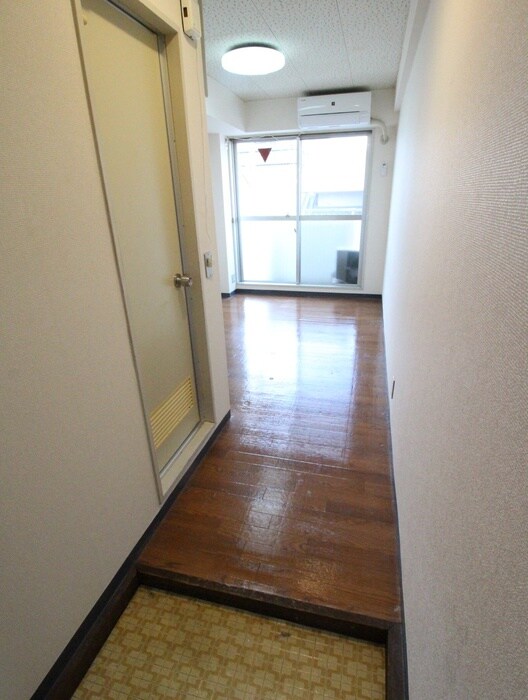 物件内観写真3　(玄関)