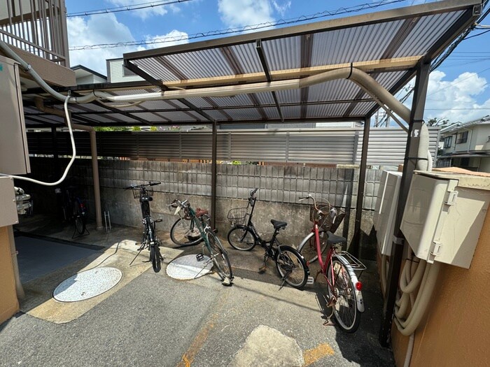 物件外観写真4　(駐輪場)