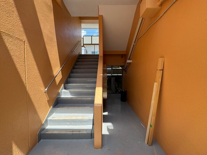 物件外観写真5　(エントランス部分)