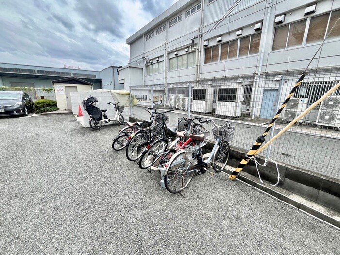 物件外観写真3　(駐輪場)