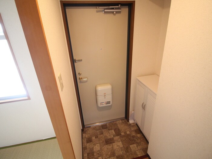 物件内観写真13　(玄関)