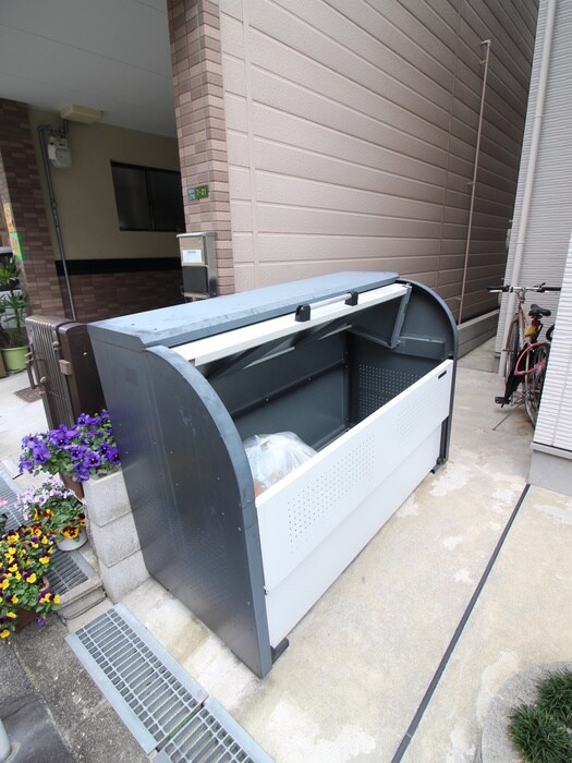 物件外観写真5　(エントランス部分)