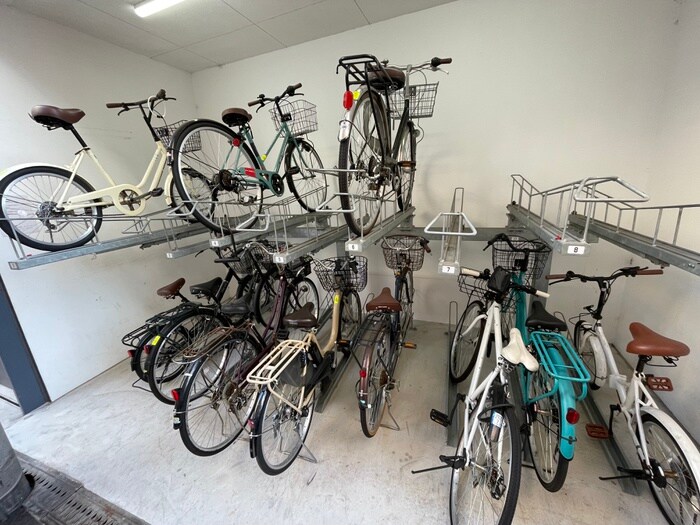 物件外観写真3　(駐輪場)