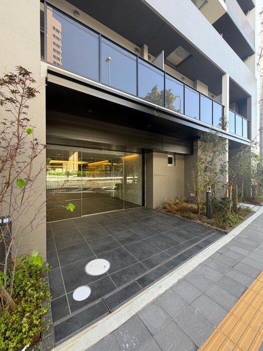 物件外観写真2　(エントランス部分)