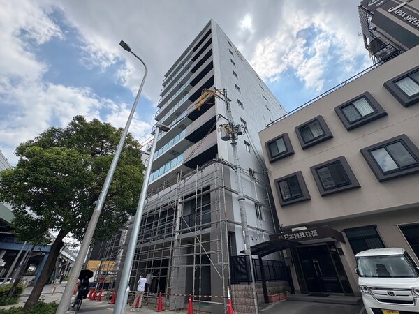 建築中