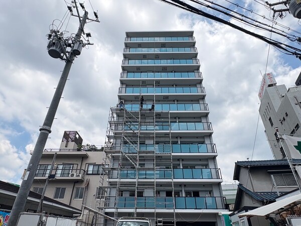 建築中