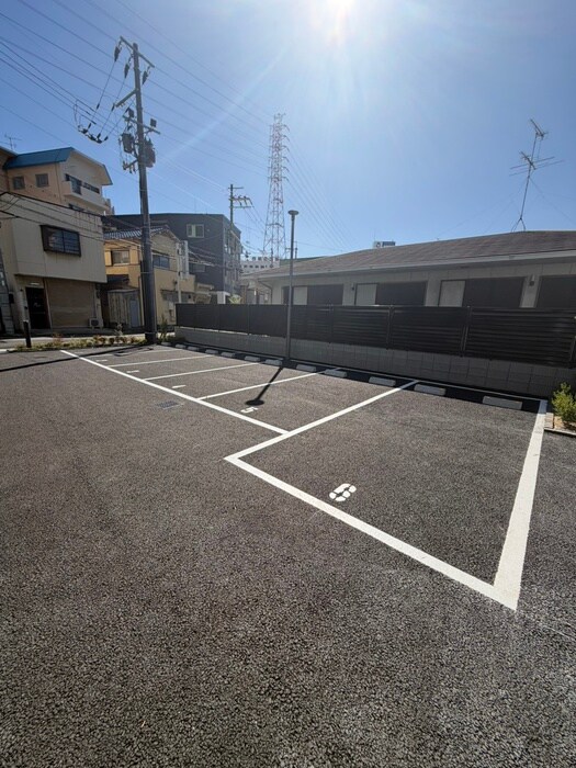 物件外観写真4　(駐車場)