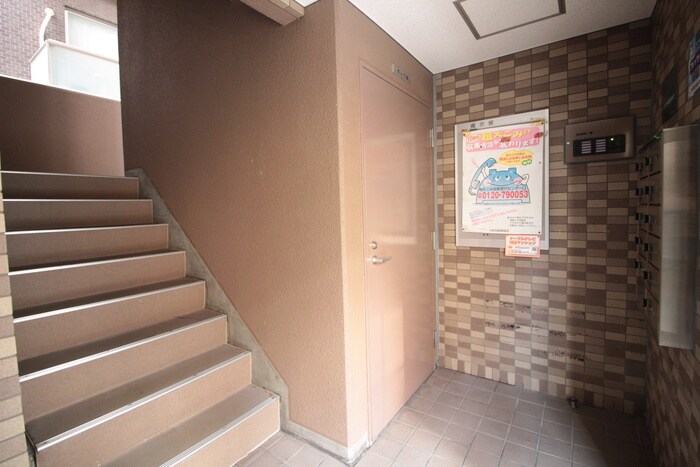 物件外観写真4　(エントランス部分)