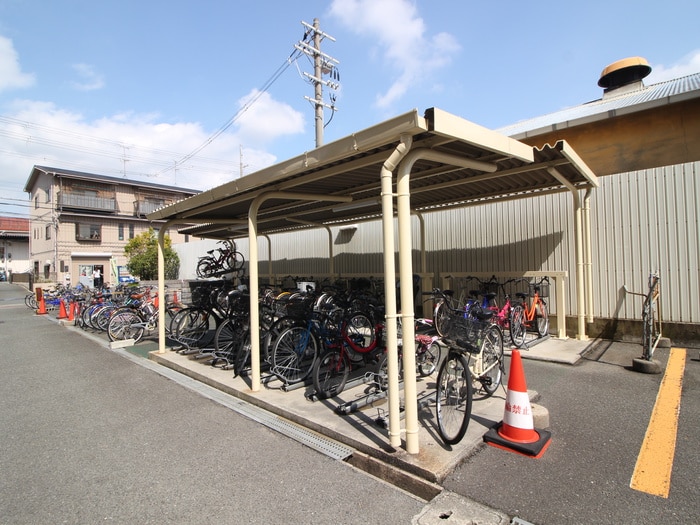 物件外観写真4　(駐輪場)