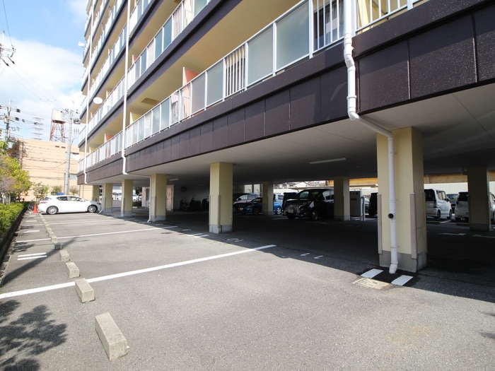 物件外観写真5　(駐車場)