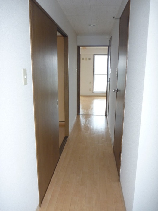 物件内観写真10　(廊下)