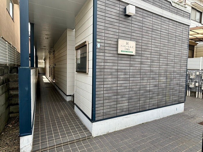 物件外観写真3　(エントランス部分)