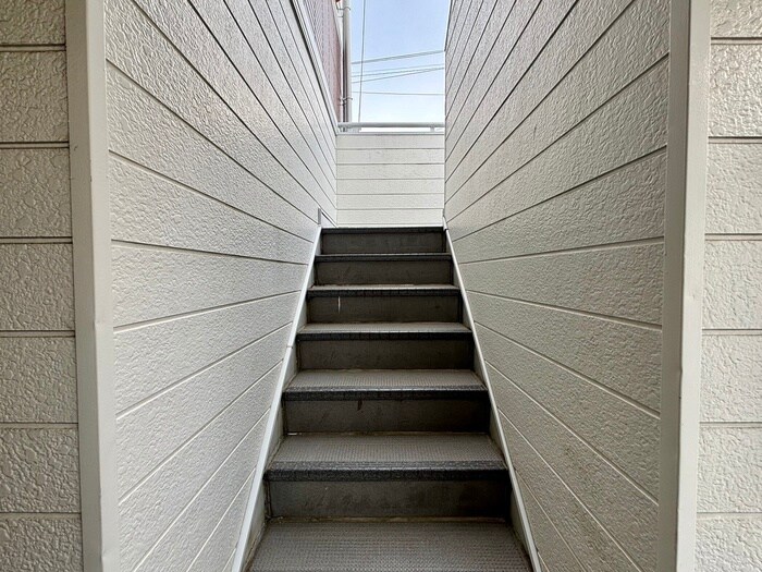 物件外観写真5　(エントランス部分)