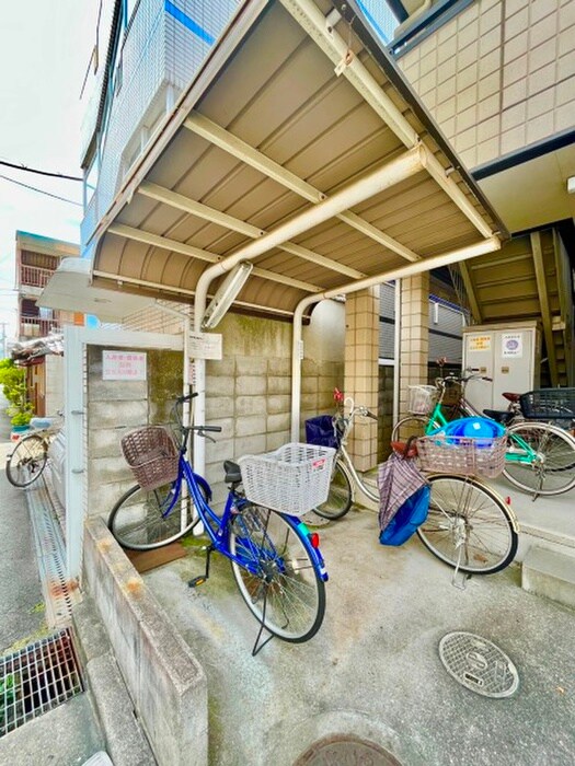 物件外観写真4　(駐輪場)