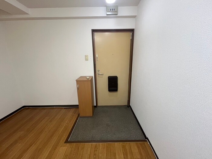 物件内観写真7　(玄関)