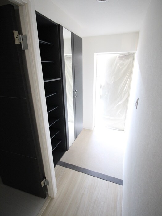 物件内観写真7　(玄関)