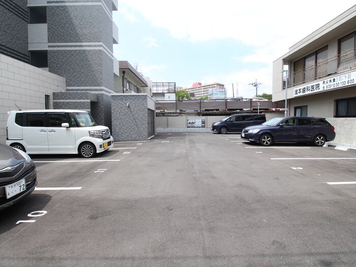 物件外観写真5　(駐車場)