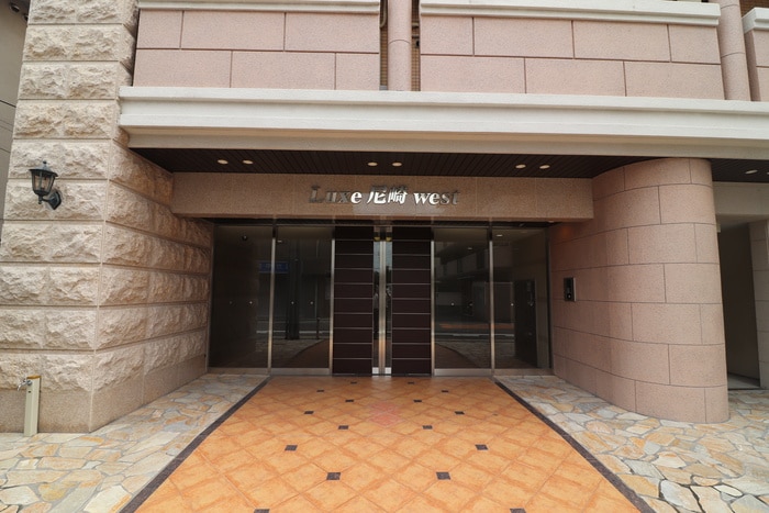 物件外観写真4　(エントランス部分)