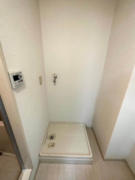 物件内観写真12　(洗濯機置場)